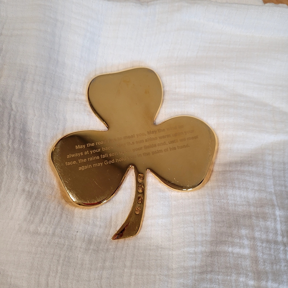 Vintage 24K Gold Plated 3 Leaf Shamrock Clover Paperweight In Box 4 1/2" - Picture 3 of 6